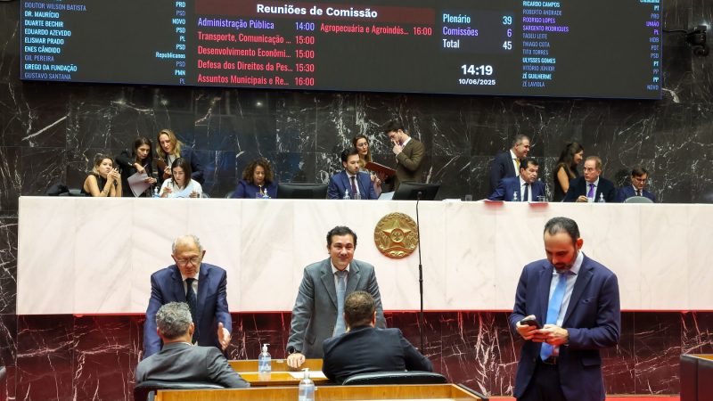 Deputados votam projeto sobre cessão de direitos creditórios