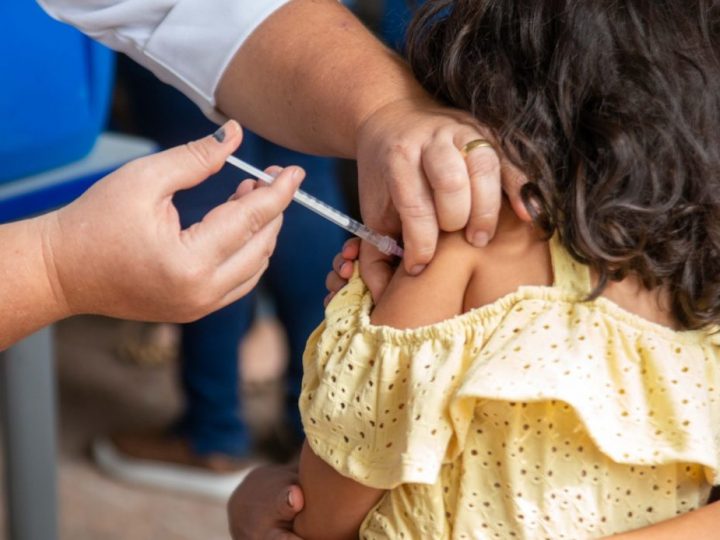 Vacinas contra influenza e covid salvam vidas e evitam agravamento de casos em Minas