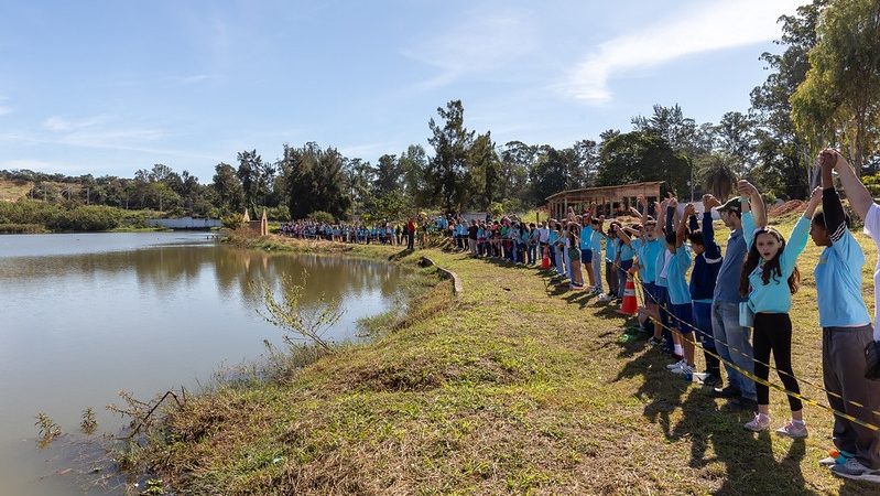 Contagem inspira nova geração com ação simbólica no Dia do Meio Ambiente