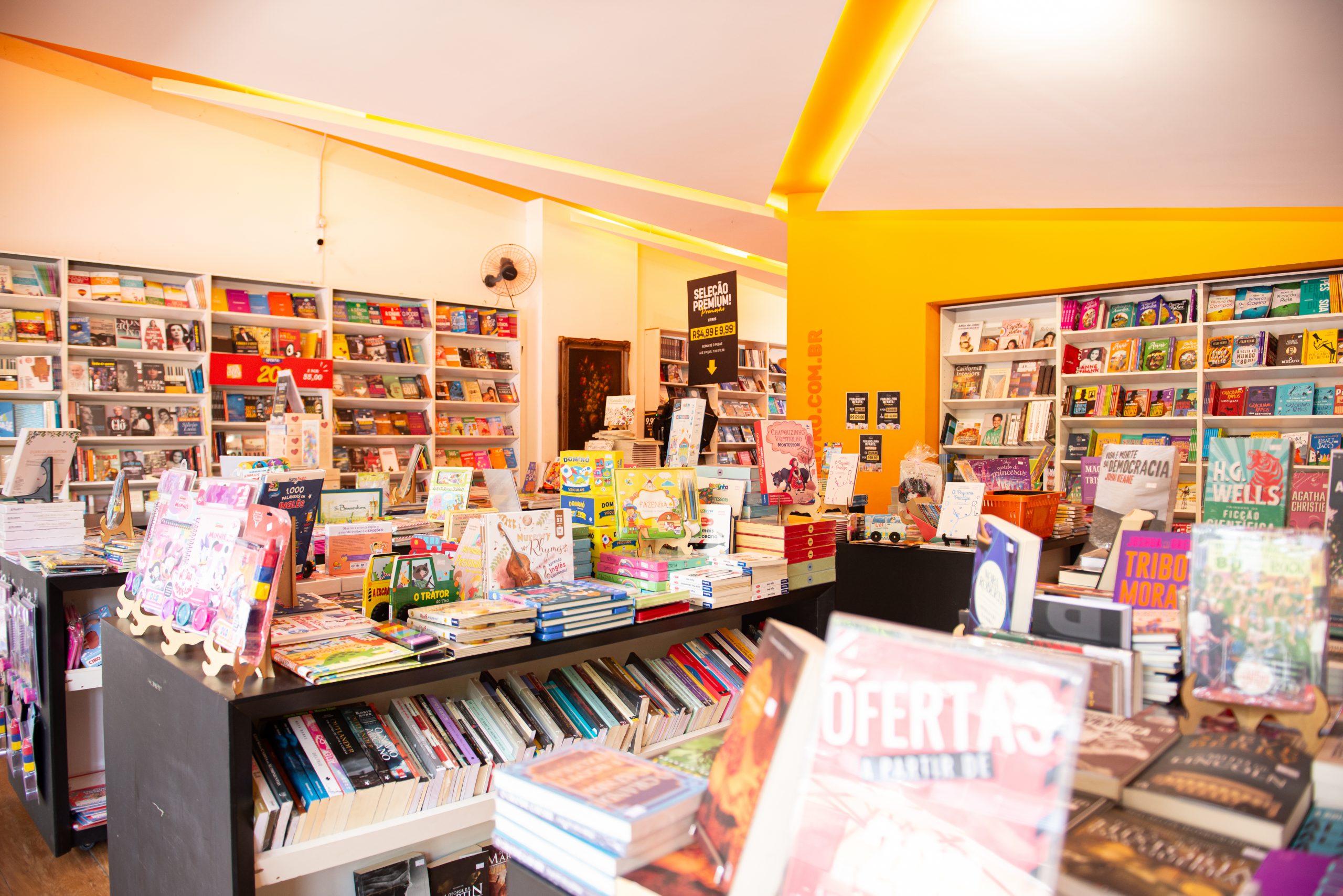 Feira do Livro a R$ 1 retorna à Savassi com mais de 40 mil títulos