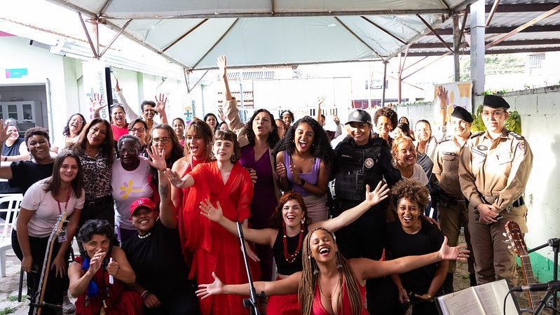 Música, afeto e resistência: mulheres vítimas de violência se fortalecem na arte e no acolhimento