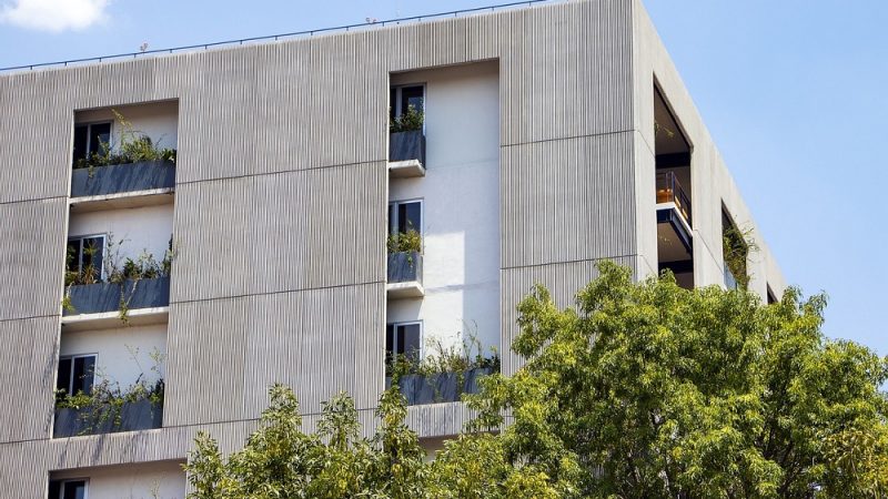 Justiça condena homem por importunação sexual em prédio