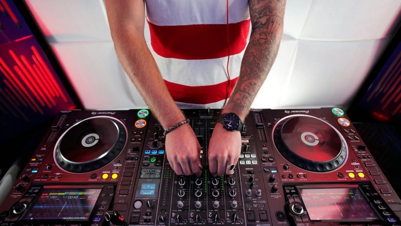 DJ deve pagar R$ 5 mil, por dano moral, por falha em serviço em casamento