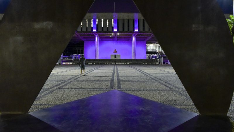 ALMG se ilumina de lilás pelo fim da violência contra a mulher