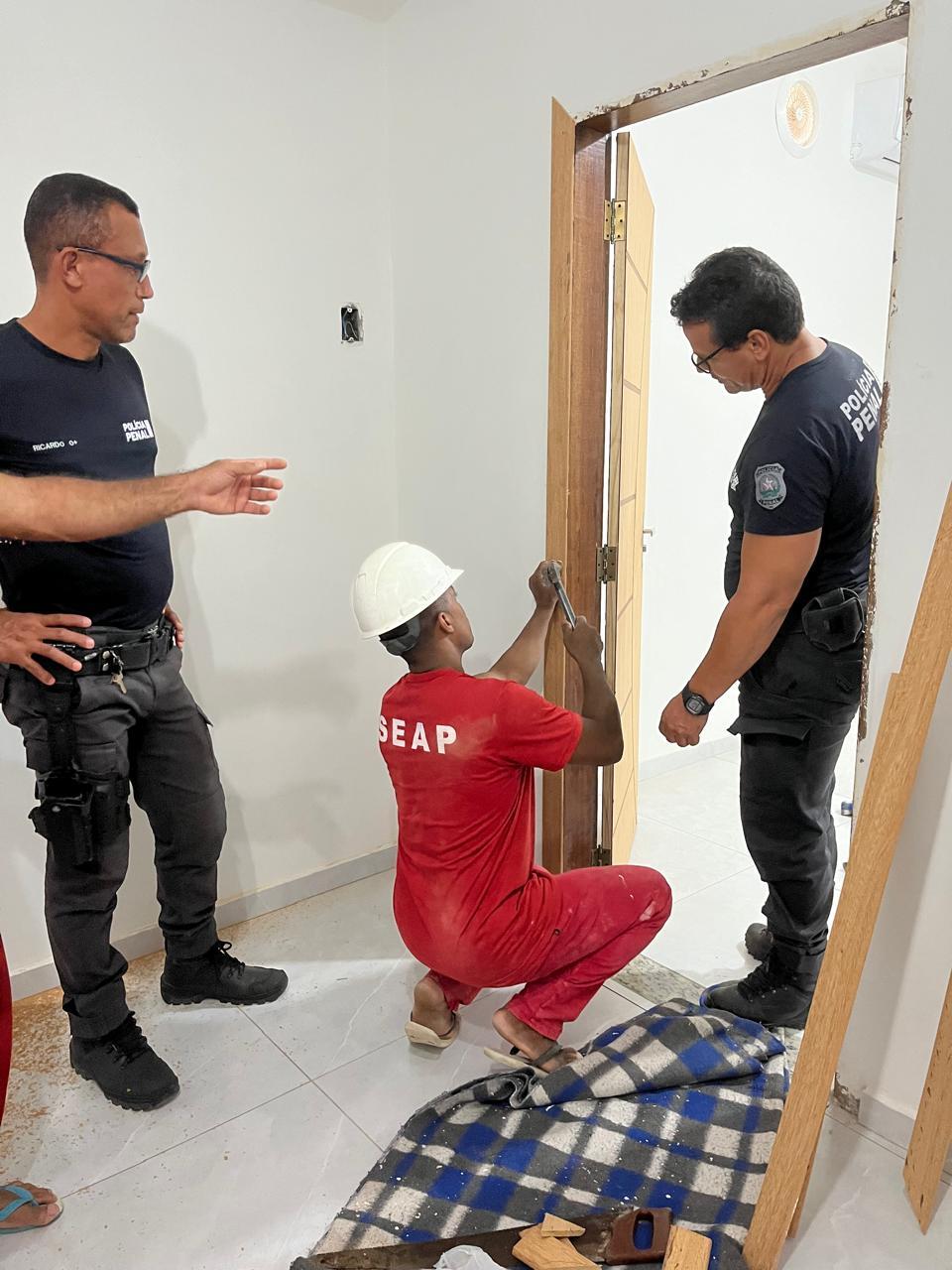 Mão de obra de custodiados do Presídio de Almenara é utilizada para realização de reformas estruturais na unidade