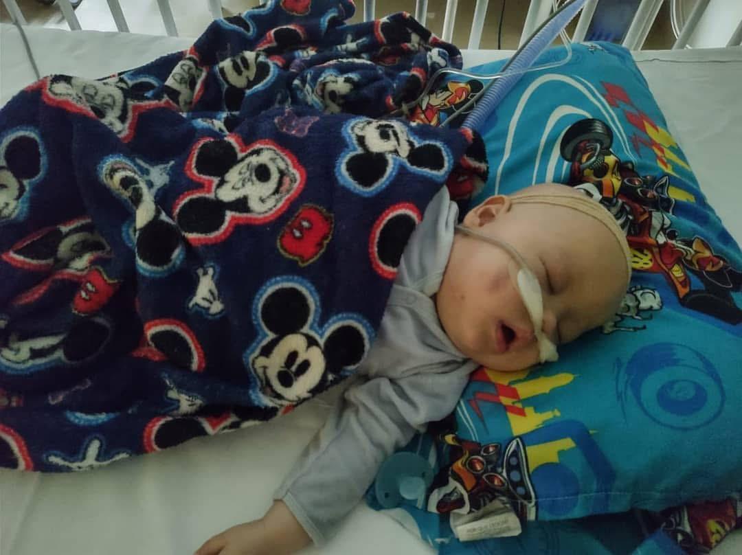 Mãe de Contagem Luta para Salvar Filho de 2 Anos com Câncer Raro e Precisa de Ajuda