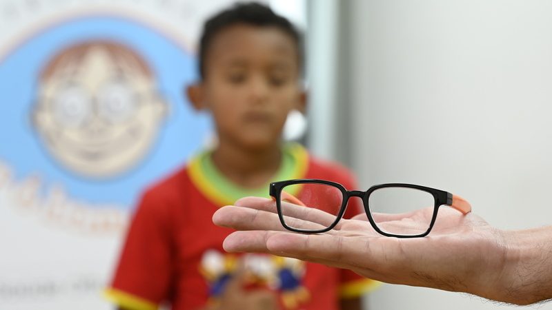 Programa social oferece atendimento oftalmológico gratuito para crianças e jovens da grande BH