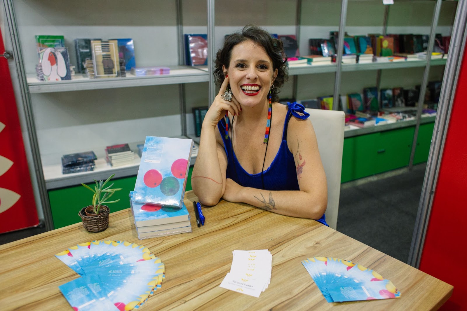 Palhaça da associação Doutores da Alegria lança livro em BH