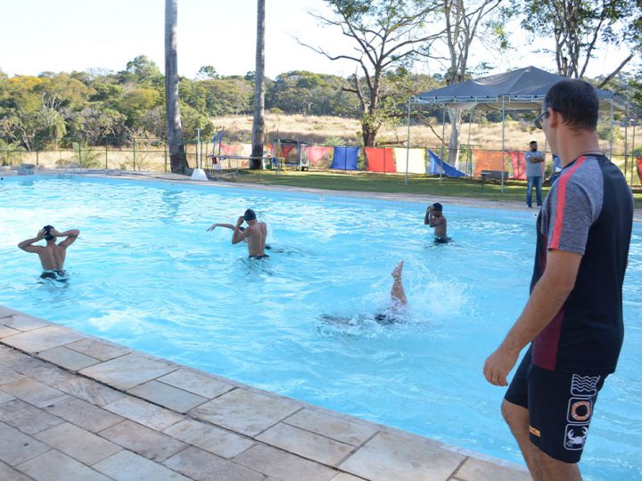 “Corre Legal” forma jovens do socioeducativo em curso de natação