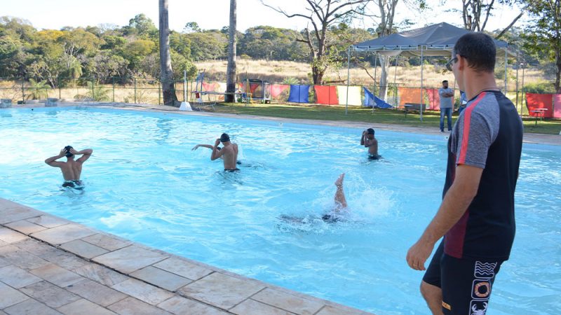 “Corre Legal” forma jovens do socioeducativo em curso de natação
