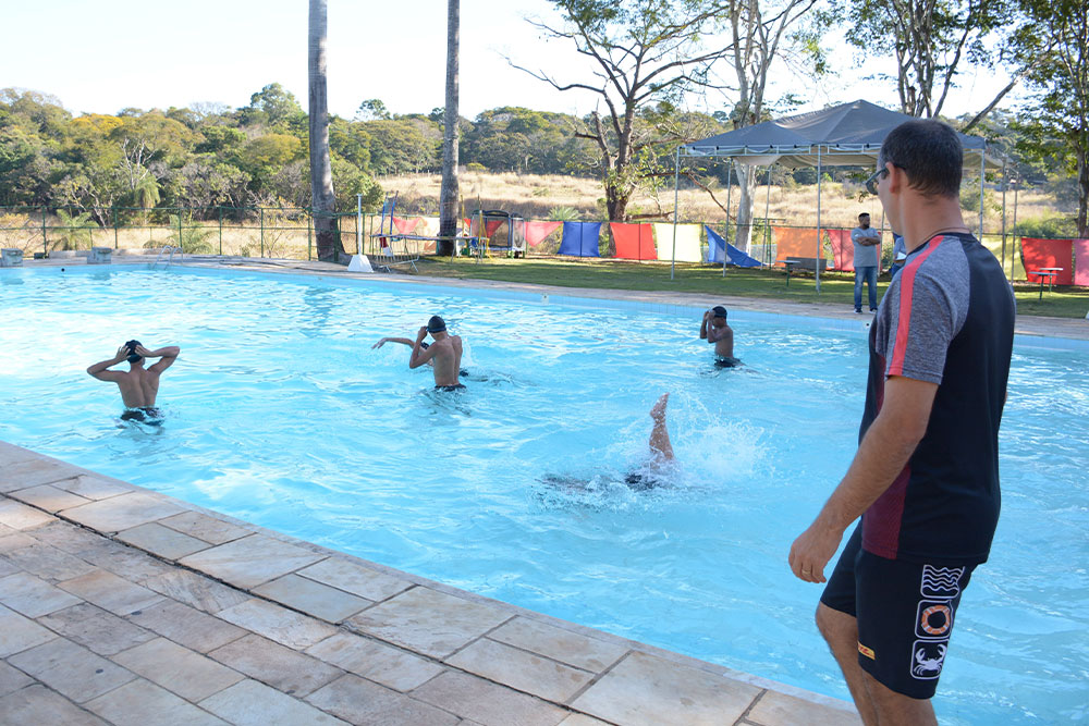 “Corre Legal” forma jovens do socioeducativo em curso de natação