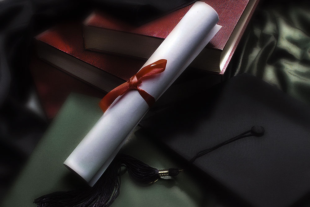 Justiça condena instituição de ensino por atraso em emissão de certificado