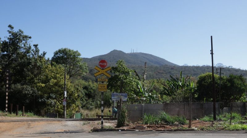 Omissão do poder público estimula degradação da Serra do Elefante