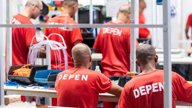 Minas leva modelo premiado de trabalho prisional a estande montado no Expominas, durante a Semana Industrial Mineira