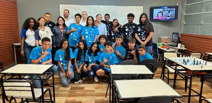 Xeque-mate na escola: projeto leva xadrez a alunos de Contagem e desenvolve novas habilidades