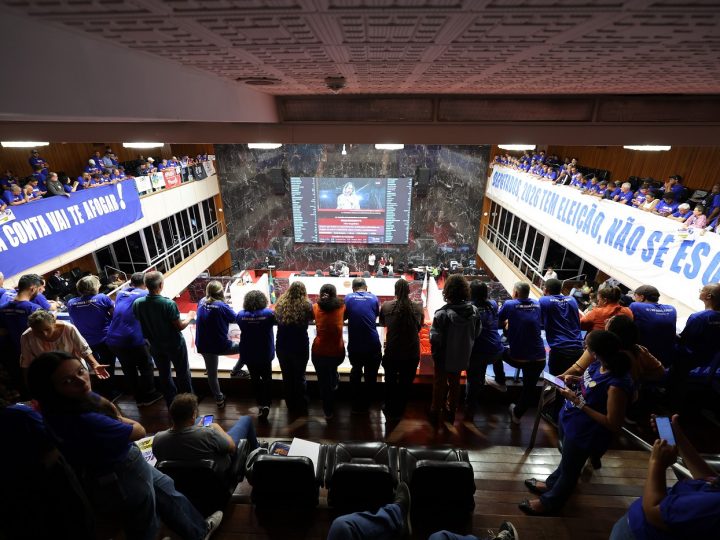 Parlamentares de oposição criticam projeto que permite privatizar Copasa