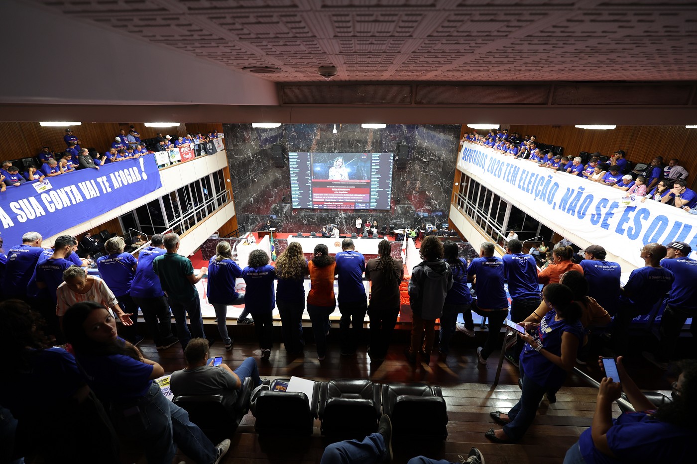 Parlamentares de oposição criticam projeto que permite privatizar Copasa