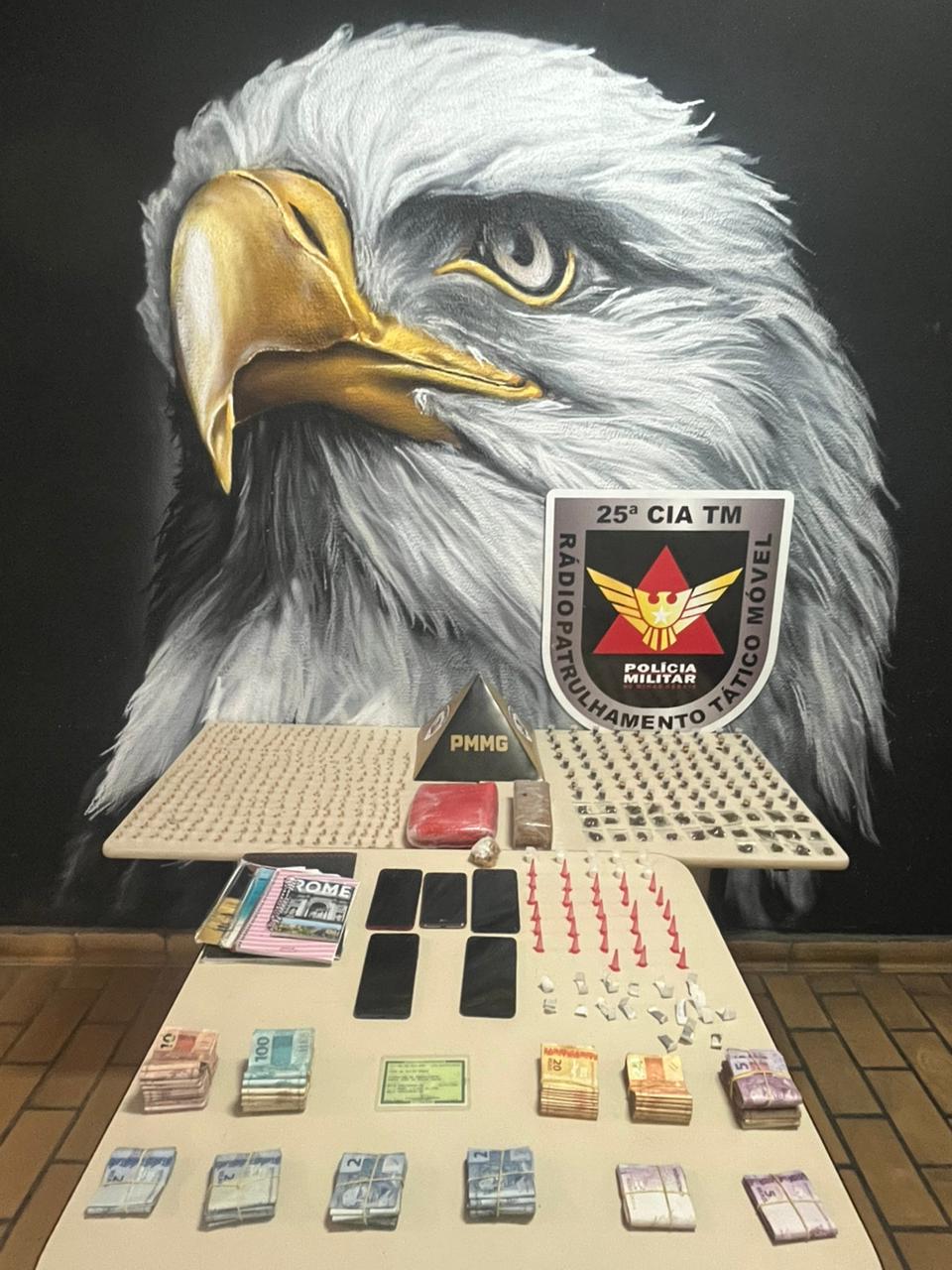 Contagem: 18º Batalhão, o audacioso, militares apreendem muita droga e dinheiro na Vila Francisco Mariano