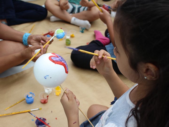 Espaço do Conhecimento UFMG promove oficinas de criação de galáxias e planetas