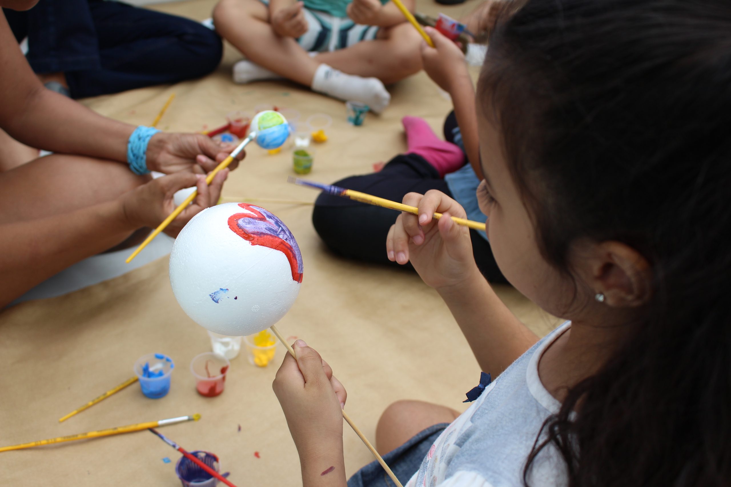 Espaço do Conhecimento UFMG promove oficinas de criação de galáxias e planetas