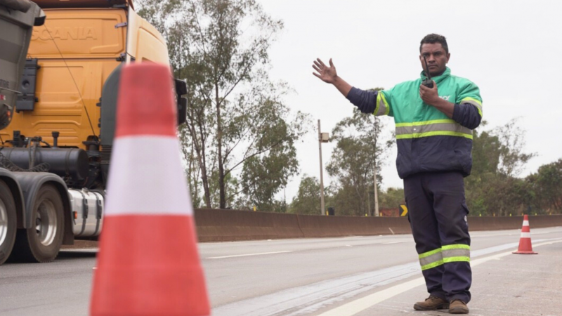 Oportunidades de emprego na EPR Via Mineira, abrangem áreas de engenharia, tecnologia e operações, reforçando a geração de empregos e o desenvolvimento regional ao longo da BR-040