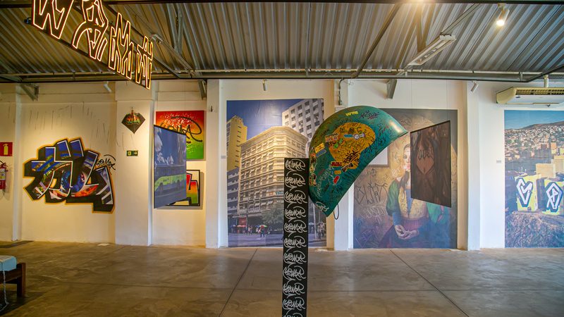 PAFY transforma memória urbana em narrativa estética em “(Re)conheça”, exposição que encerra a programação do VAC 2026