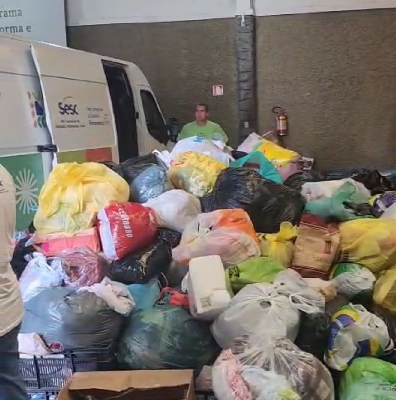 Chuvas em Juiz de Fora e Ubá: Sistema Fecomércio MG envia alimentos e donativos às famílias atingidas