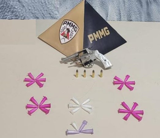 CONTAGEM: 18º BPM – O Audacioso – Policiais apreendem drogas e arma no final de semana