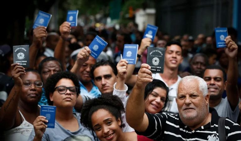 Minas Gerais abre 7,4 mil novos postos formais de trabalho em janeiro