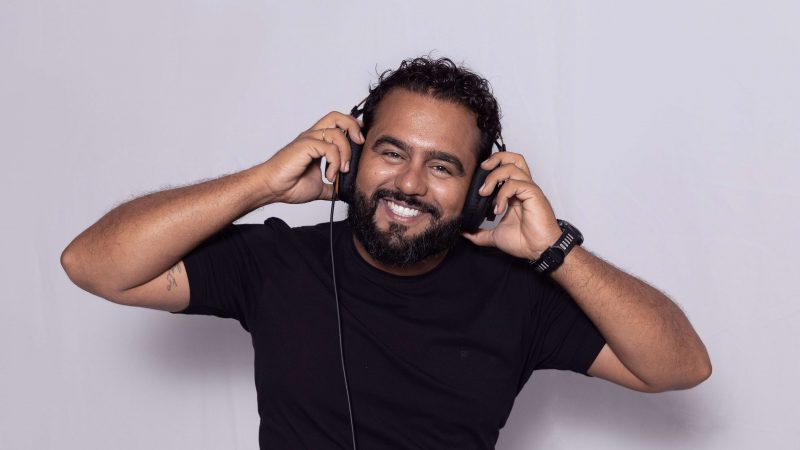 “MEU NEGÓCIO É ARTE”: SÉRIE MOSTRA COMO ARTISTAS TRANSFORMAM PAIXÃO EM GANHA-PÃO