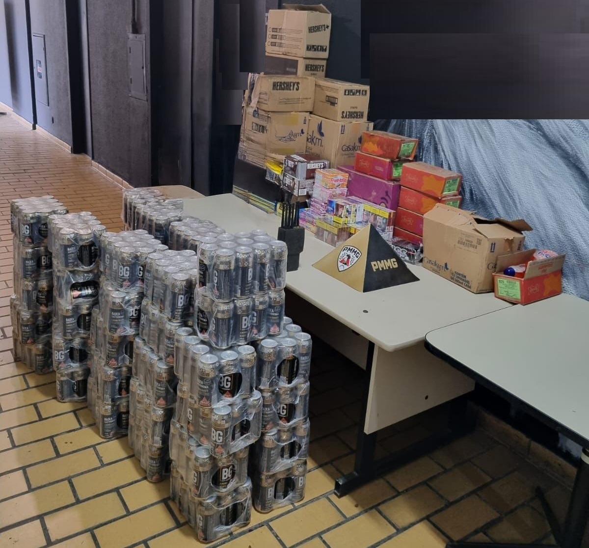 CONTAGEM: 18º BPM –  MILITARES RECUPERAM VEÍCULO E CARGA ROUBADOS E APREENDEM DROGAS