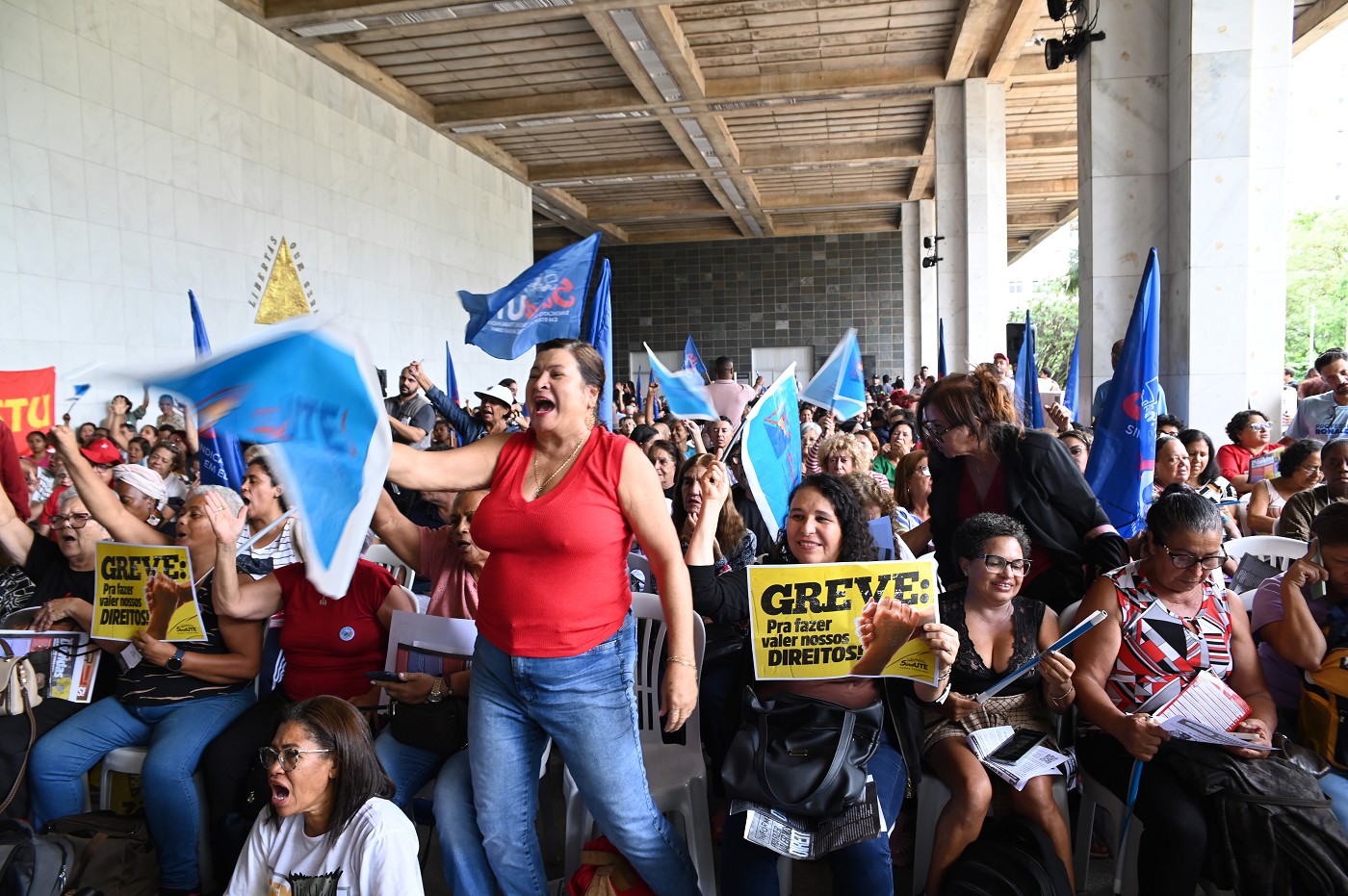 Servidores da educação lançam campanha salarial na ALMG