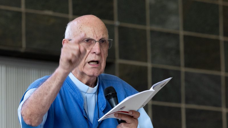 Na ALMG, Padre Júlio Lancellotti faz apelo por luta contra a pobreza