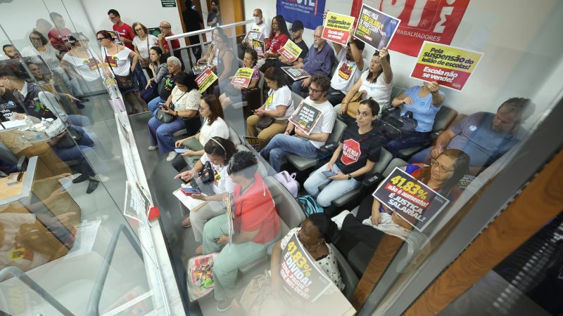 Servidores da educação querem 41,83% de recomposição