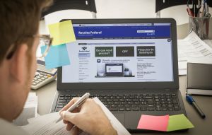 Declaração do Imposto de Renda acende alerta para golpe do link falso