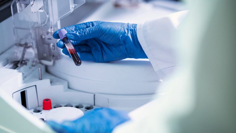 Homem é condenado por espalhar informação sobre paternidade antes de conclusão de exame de DNA