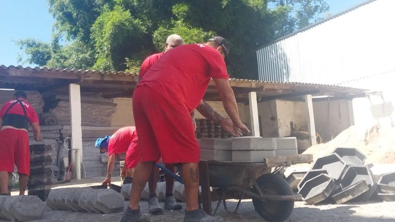 Presídio de São Lourenço une ressocialização e pavimentação urbana no Sul de Minas