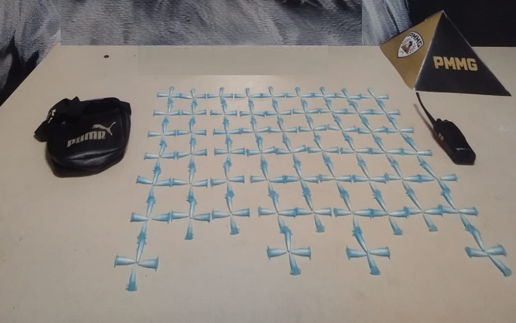 CONTAGEM: 18ºBATALHÃO- MILITARES APREENDEM DROGAS NO FINAL DE SEMANA