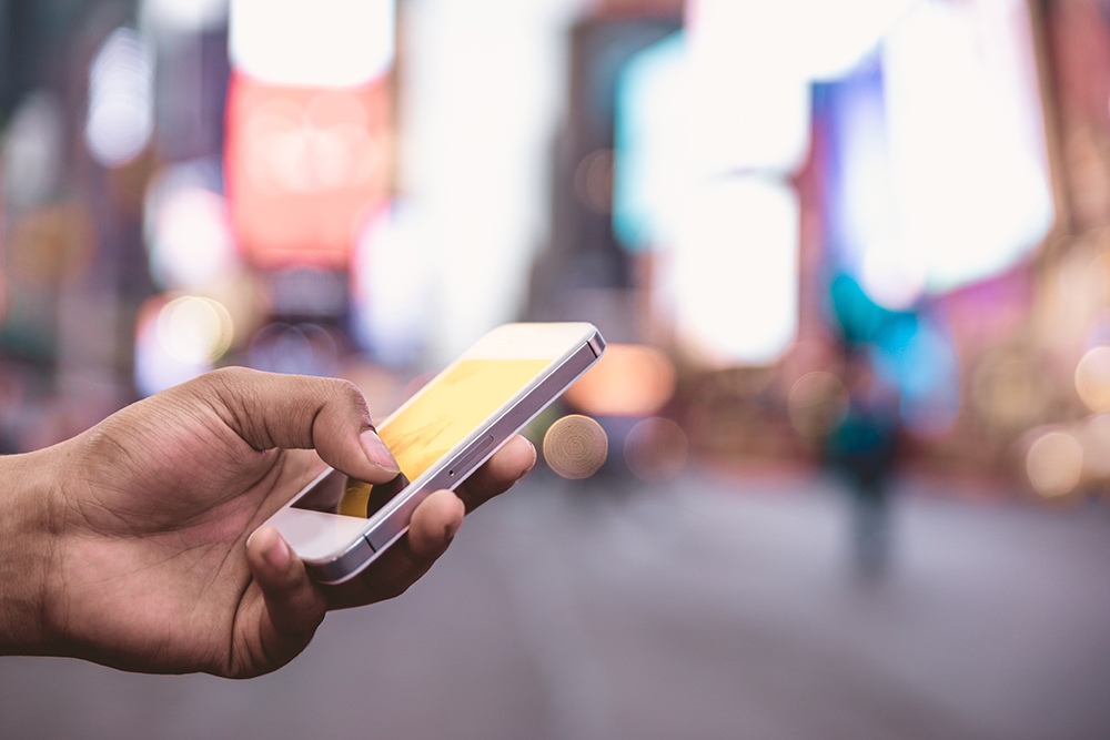 Dono de loja que fez postagem acusando três pessoas de estelionato é condenado a indenizá-las