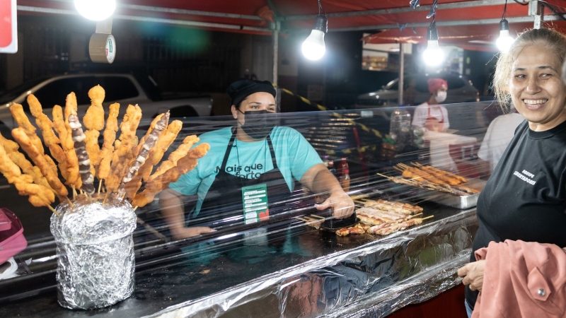 Feira da Economia Solidária movimenta praça da Glória nesta quinta (23/4)
