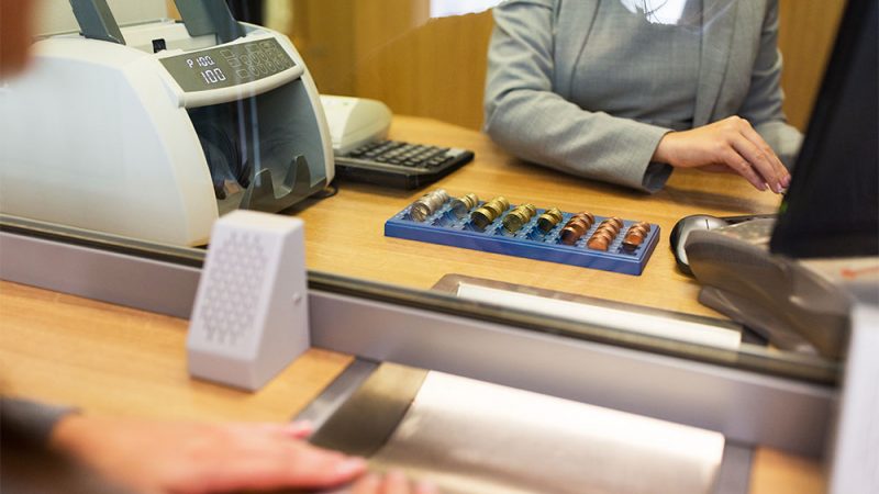 TJMG anula empréstimos e condena banco por protesto indevido