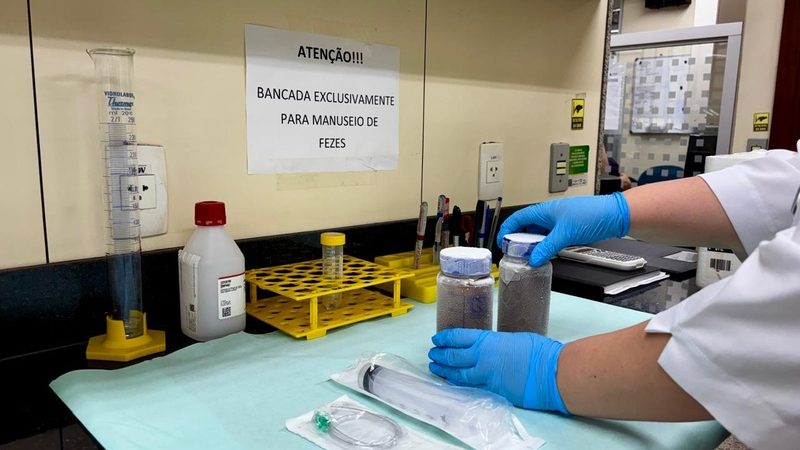 Hospital das Clínicas da UFMG busca doadores para transplante de fezes