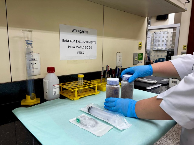 Hospital das Clínicas da UFMG busca doadores para transplante de fezes