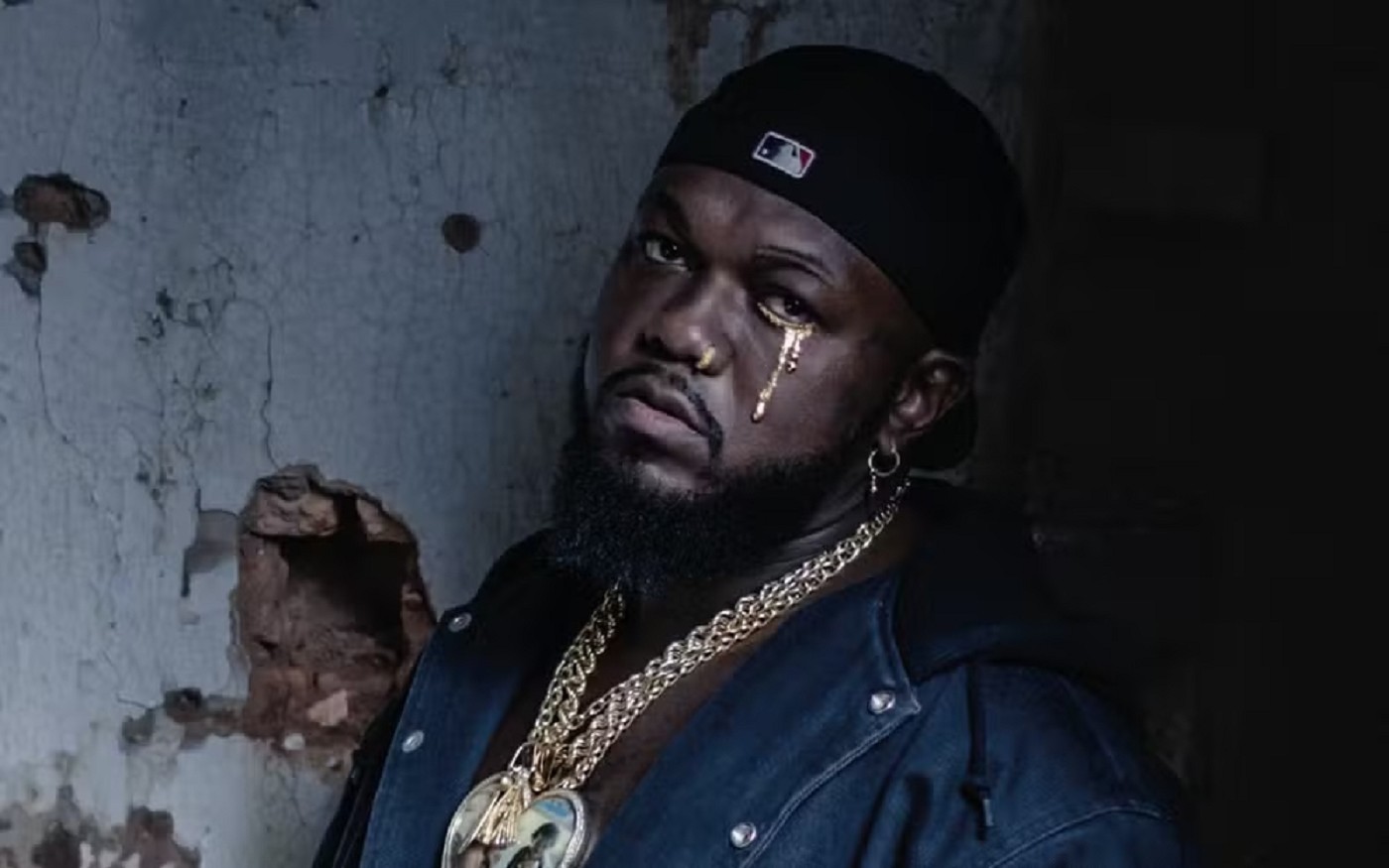 Rapper Djonga é homenageado na Assembleia