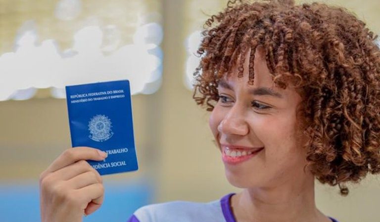 Brasil tem menor desemprego da série histórica para o trimestre encerrado em abril
