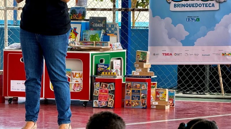 Projeto espalha livros, histórias e imaginação por 13 escolas de Contagem