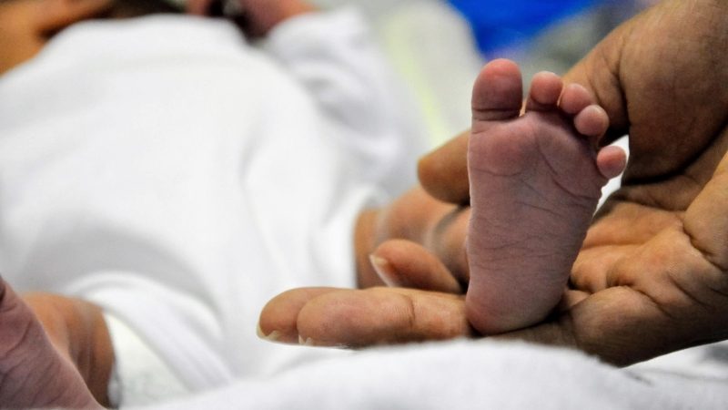 Teste do pezinho: exame ampliado pelo SUS Contagem ajuda a salvar vidas