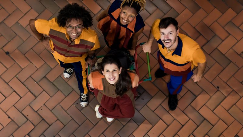 Malungo: nova banda de música brasileira popular se apresenta com o disco Costura, que é uma carta de amor para todos os amores