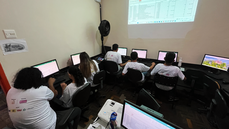 ELAD OFERECE OFICINAS DE IA, DESIGN, CIÊNCIA DE DADOS E ENGENHARIA DE PROMPT