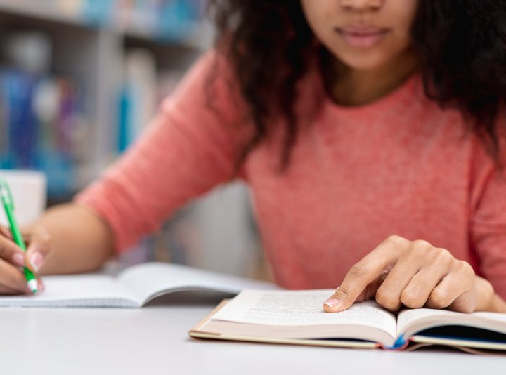 Faculdade Anhanguera abre inscrições para cursos de férias gratuitos e oferece 50 opções de capacitação online